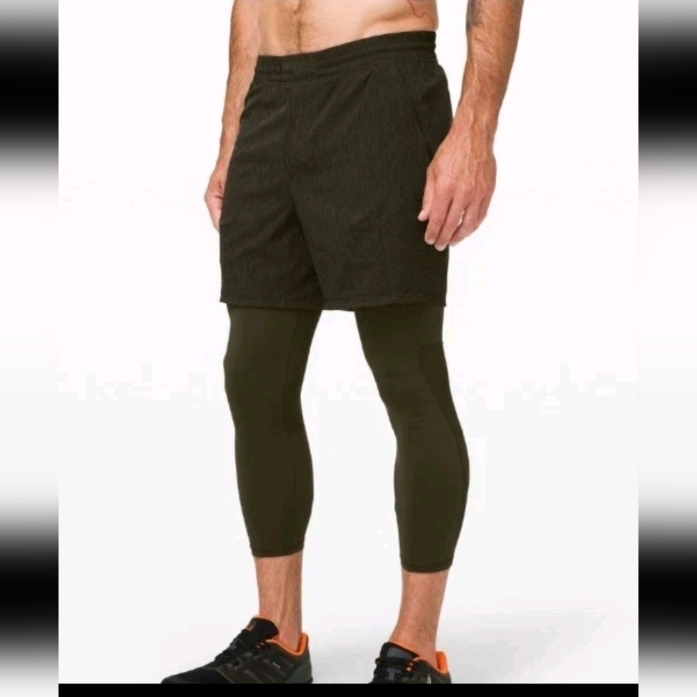 Lululemon Mens Black And Gray Active Expert Short Tight Performance Pants 6" S